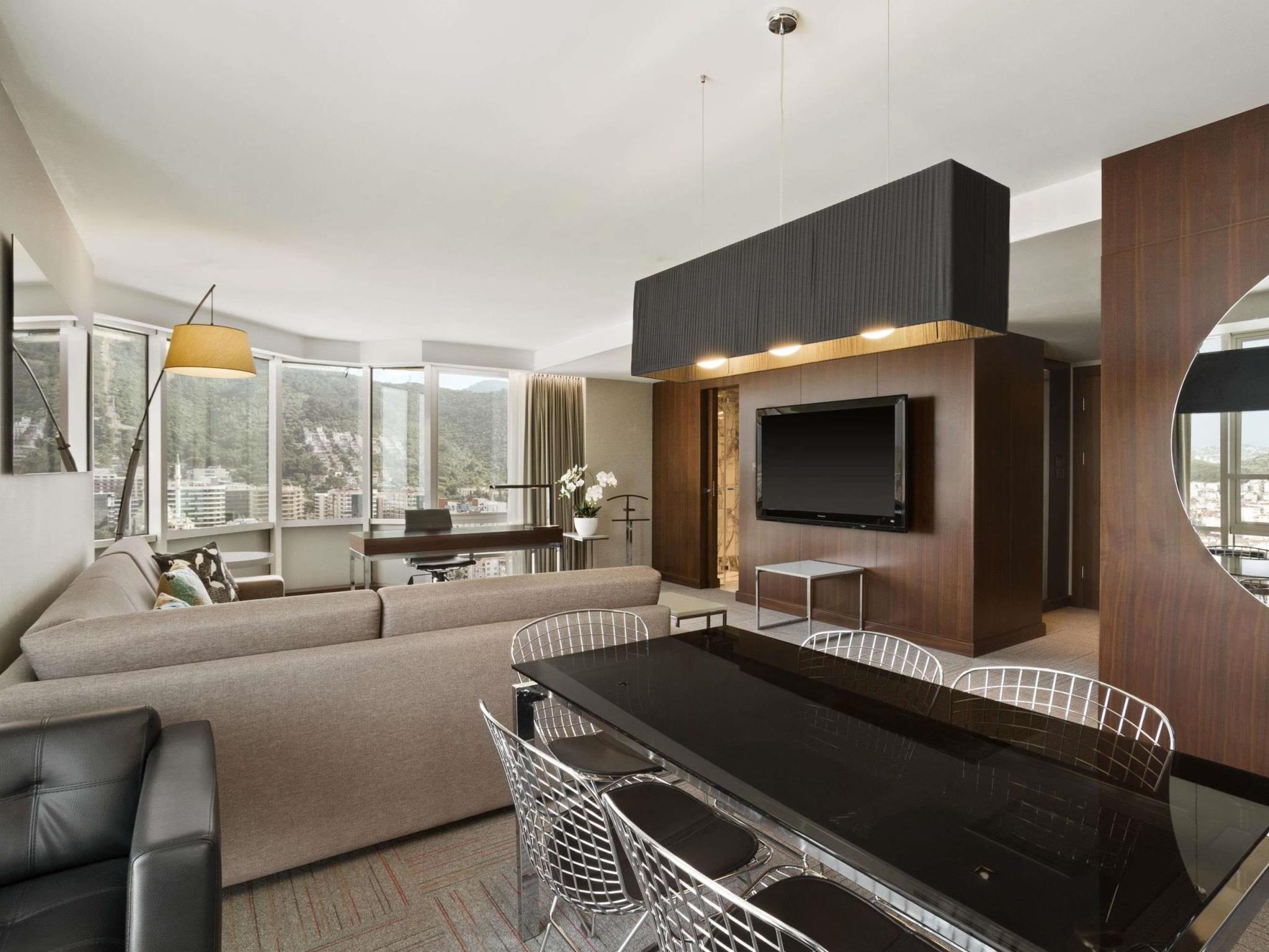 Ramada Encore By Wyndham Отель