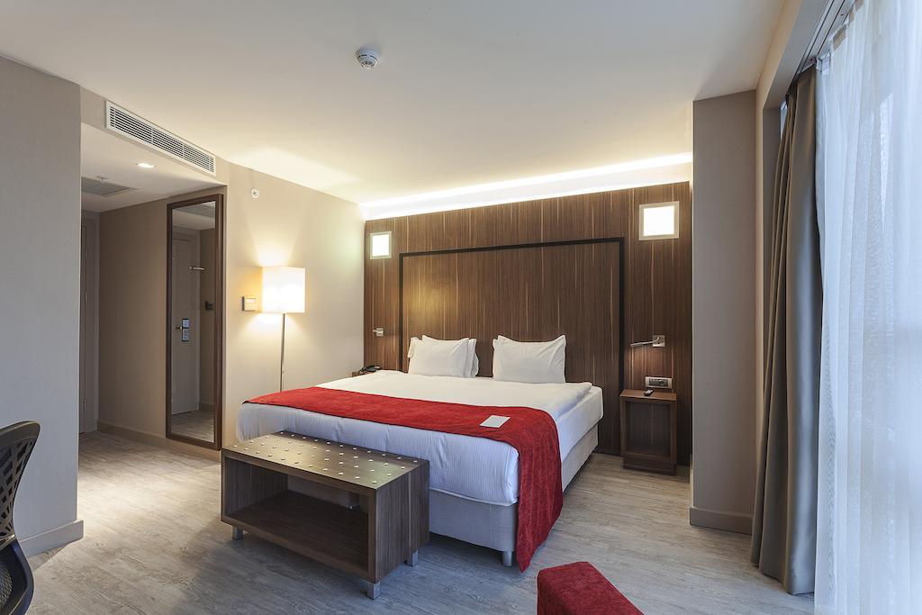 Отель Ramada Encore By Wyndham Измир