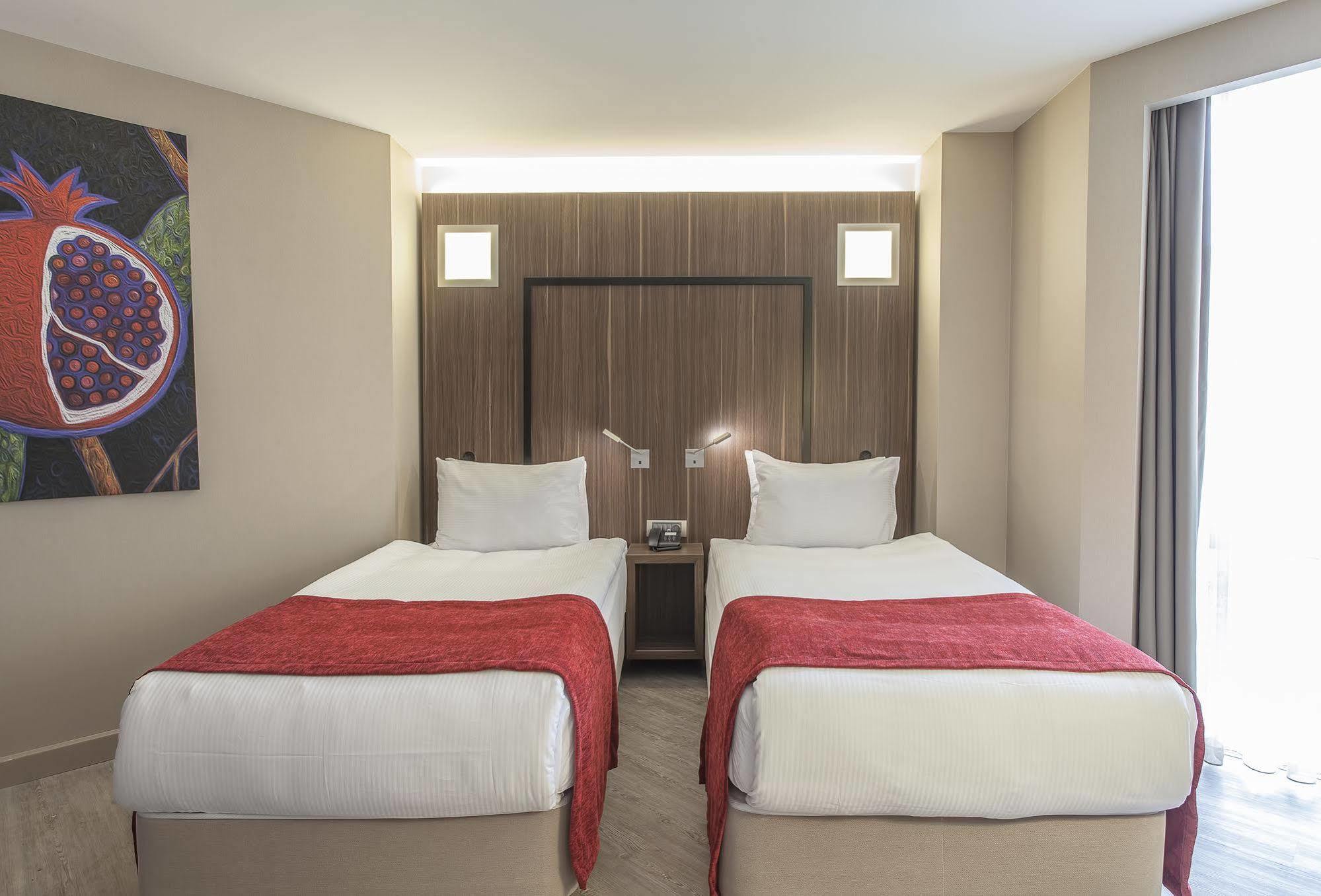 Отель Ramada Encore By Wyndham 4*