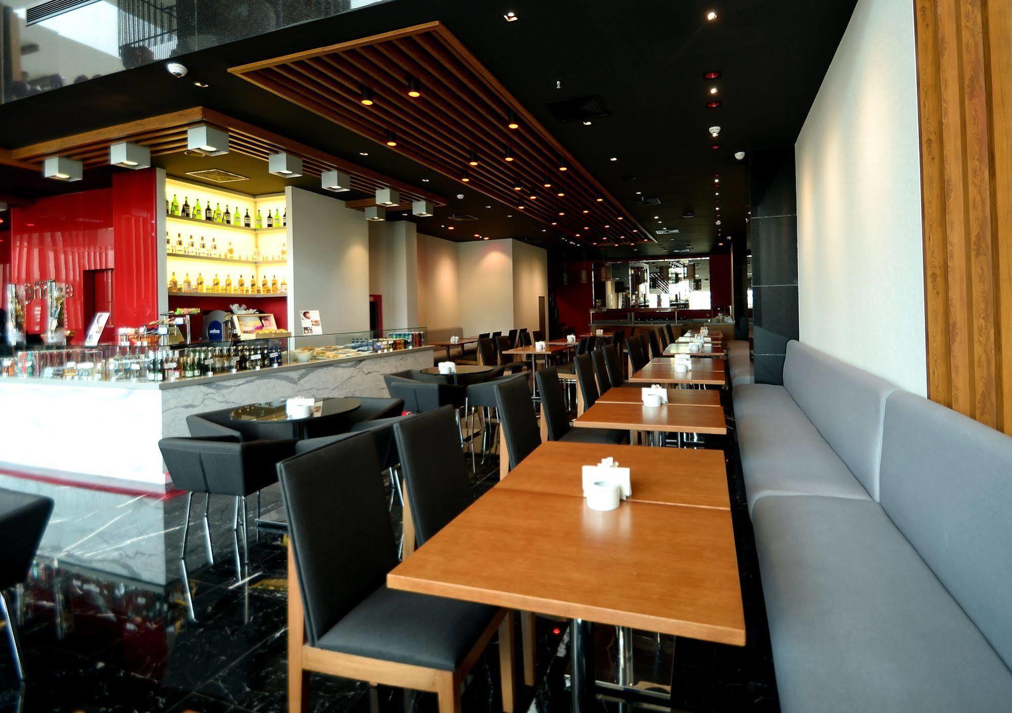 Ramada Encore By Wyndham Отель